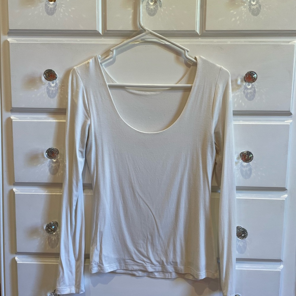 Carly Jean Los Angeles White scoop neck shirt - Size Small - Picture 2 of 2